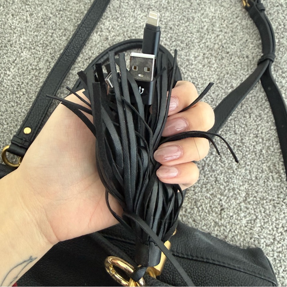 Marc By Marc Jacobs Black Leather Shoulder Bag with Gold Accents - Picture 2 of 9